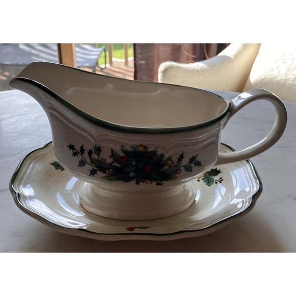 Mikasa Festive Season EB 451 Gravy Boat W/ Stand Jingle Bell Holly - Picture 1 of 9